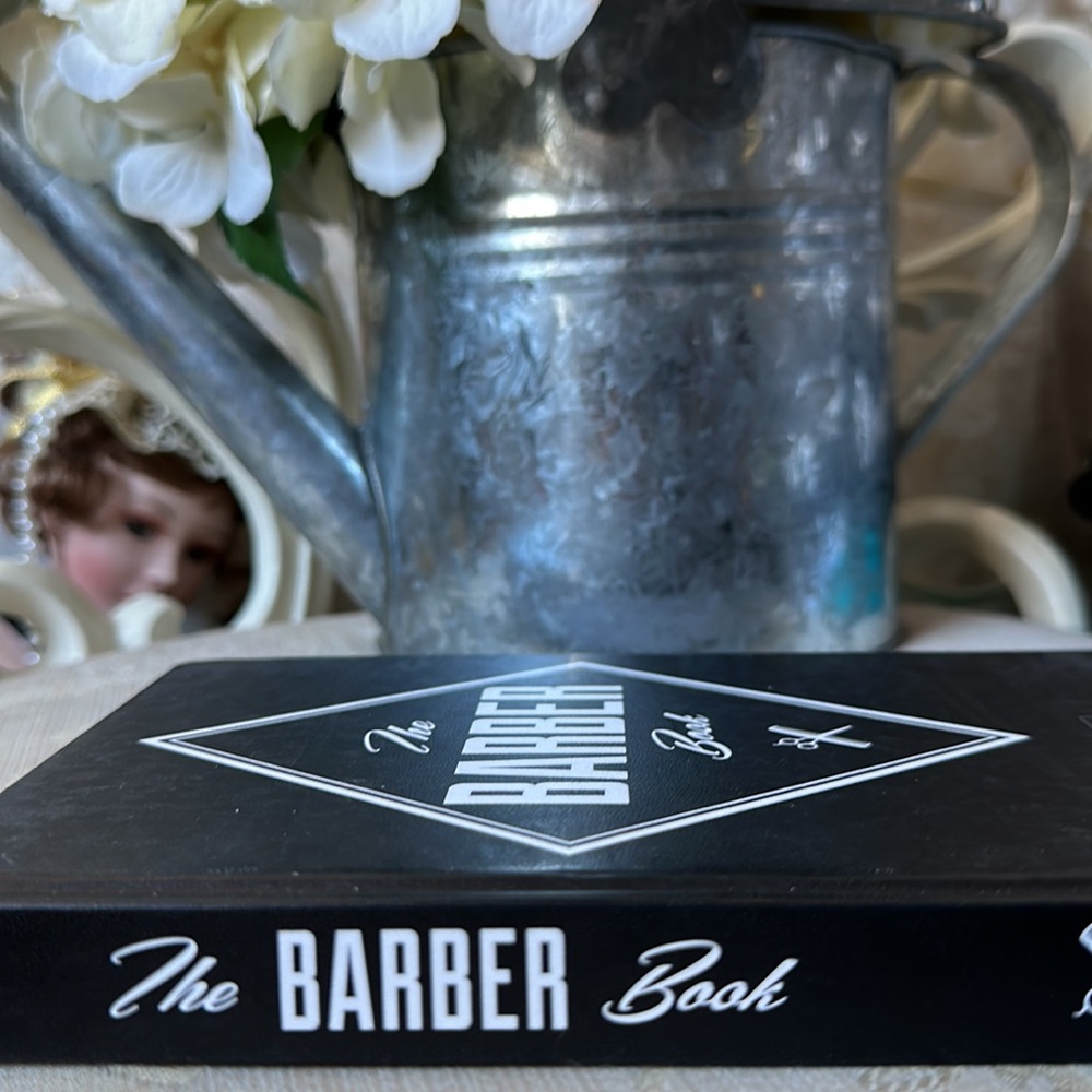 THE BARBER BOOK Phaidon unused and marked an
introduction to the barbershop - Picture 3 of 7